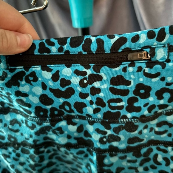 Nike Dri-Fit Blue and Black Leopard Print Leggings size small - Picture 10 of 10